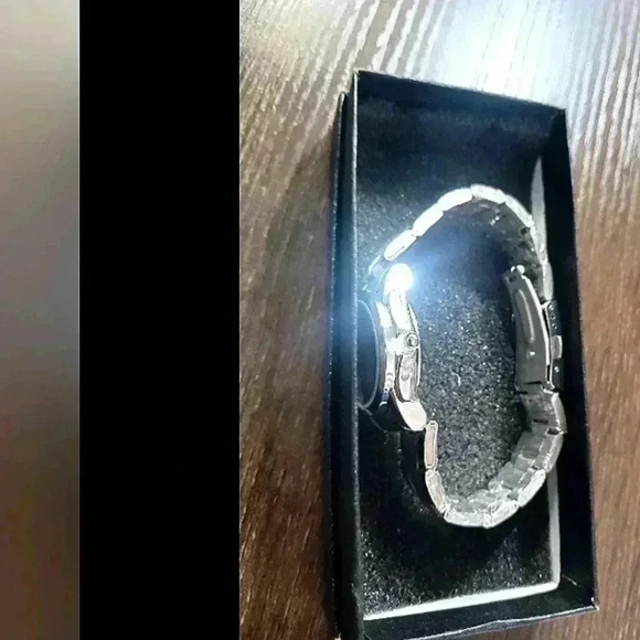 Water-resistant quartz watch - Picture 2 of 4